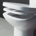 Kit Vaso Sanitário com Caixa Acoplada e Assento Branco Duplo Acionamento 3 6L Saída Vertical Square Roca - Imagem 7