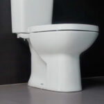 Kit Vaso Sanitário com Caixa Acoplada e Assento Branco Duplo Acionamento 3 6L Saída Vertical Square Roca - Imagem 9
